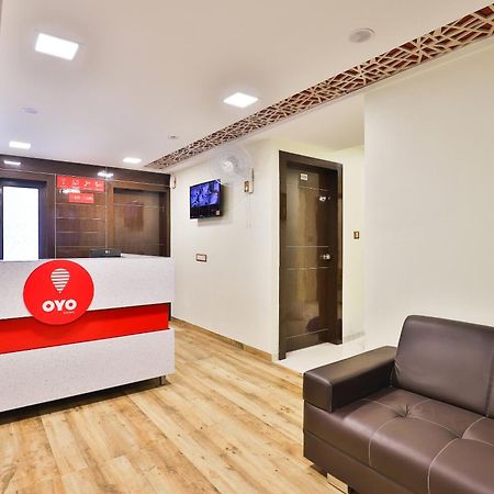 Hotel O Red Apple 아흐메다바드 외부 사진