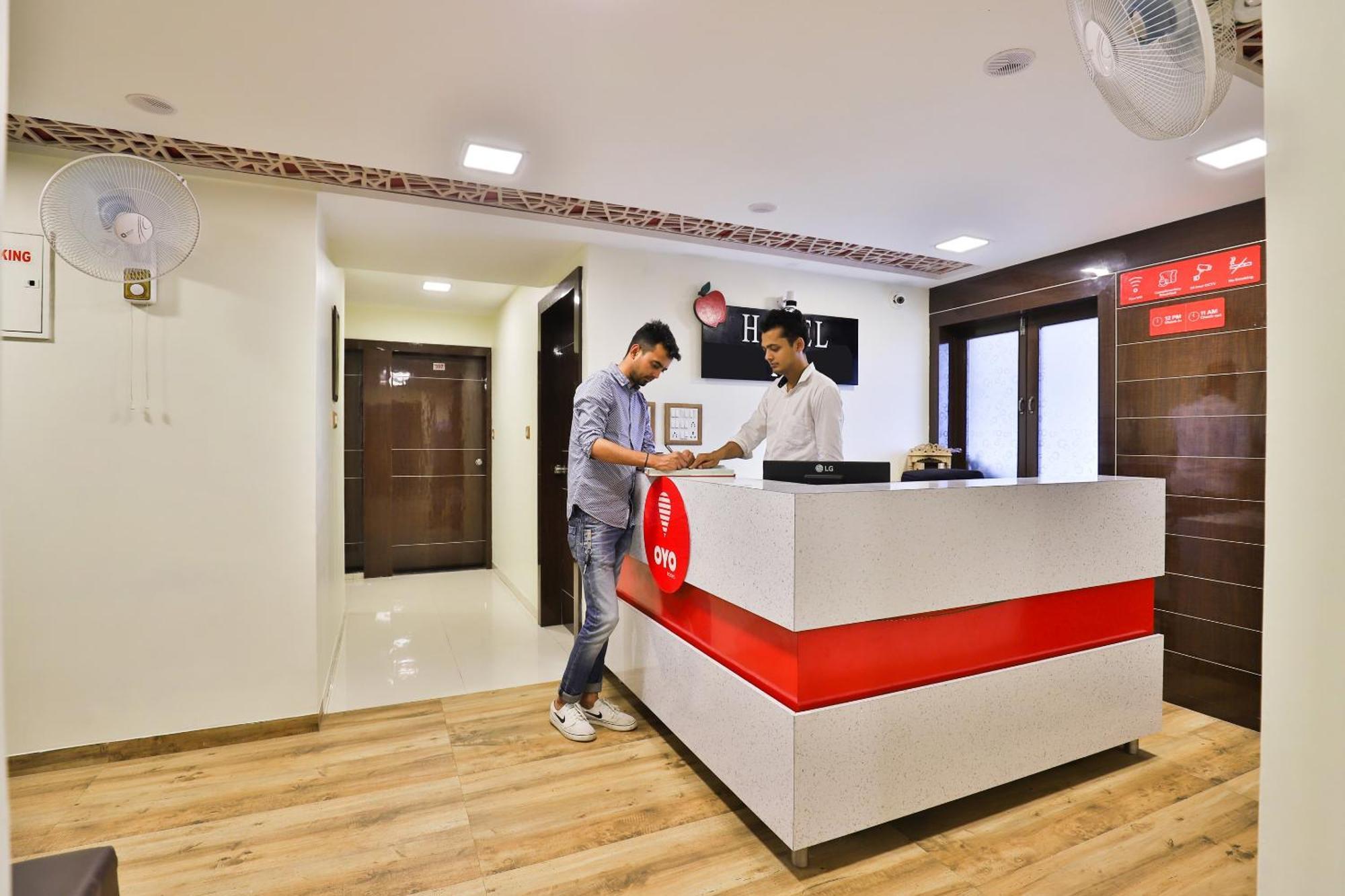 Hotel O Red Apple 아흐메다바드 외부 사진